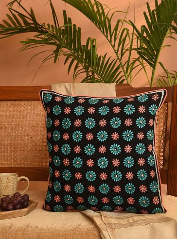 Chhoto boro phool- Kantha embroidered Cotton cushion cover 18"x18"(inches)